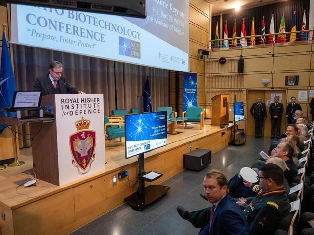 NATO'dan ilk biyoteknoloji konferansı: "Tarihi bir toplantı"