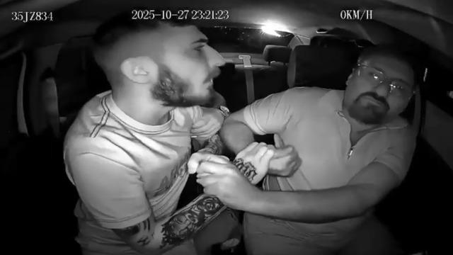 Takside terör estirdi: Yaşanan anlar saniye saniye kamerada!