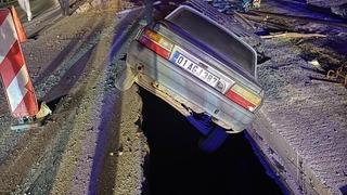 Osmaniye’de iki otomobil 1 saat arayla aynı çukura düştü: 1 kişi yaralandı