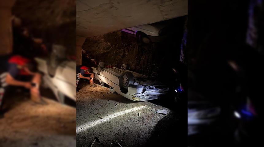  Osmaniye’de iki otomobil 1 saat arayla aynı çukura düştü