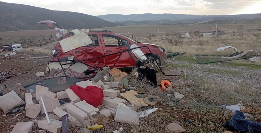Ankara da fırtına ve hortum faciası! Piknikte yakalandılar: Konteynerin altında kalan baba öldü, 3 çocuğu yaralı... 2