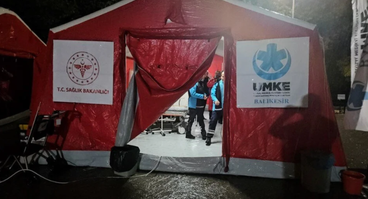 Deprem sonrası Balıkesir Sındırgı'da ikinci gece! Evlerine girmediler... Kimi çadırlarda, kimi araçlarında kaldı G1