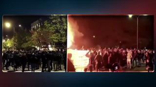 Karadağ'da Türklere ait iş yerleri kapatıldı! Hükümet binası önünde küstah sloganlar atıldı