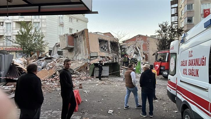 SON DAKİKA | Kocaeli Gebze'de 7 katlı bina çöktü! Ekipler bölgede, enkaz altında kalanlar var G1