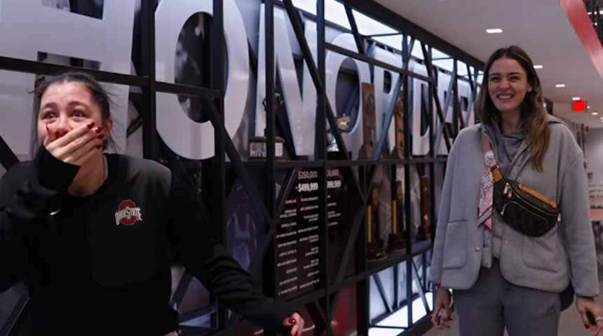 Zehra G&uuml;neş kardeşi Mina'ya s&uuml;rpriz yaptı! Ablasını karşısında g&ouml;r&uuml;nce ağladı