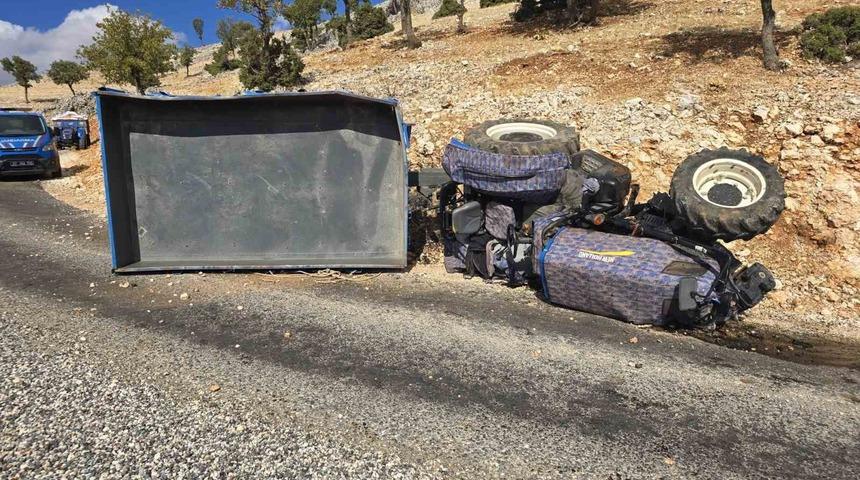 Adıyaman’da traktör devrildi: 2 yaralı