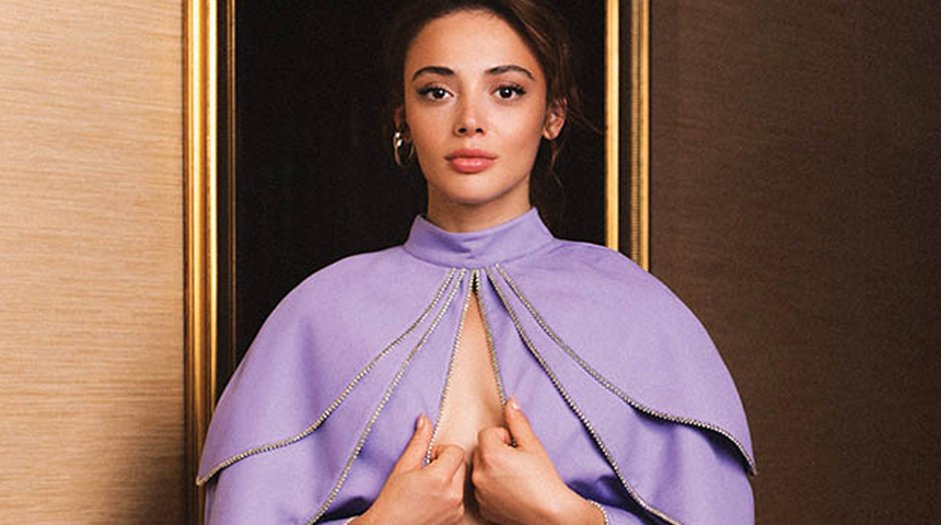 Rabia Soytürk dantelli elbisesiyle poz verdi! Hayranlarını mest etti