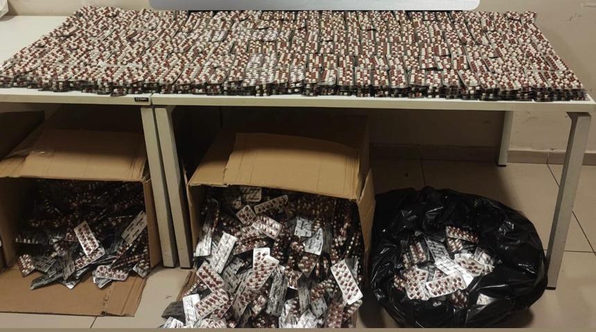 İzmir’de binlerce uyuşturucu nitelikli hap ele geçirildi