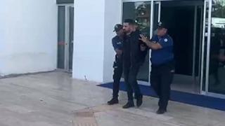 Yol verme kavgasında 1 kişiyi ayağından silahla vuran 2 şüpheli yakalandı