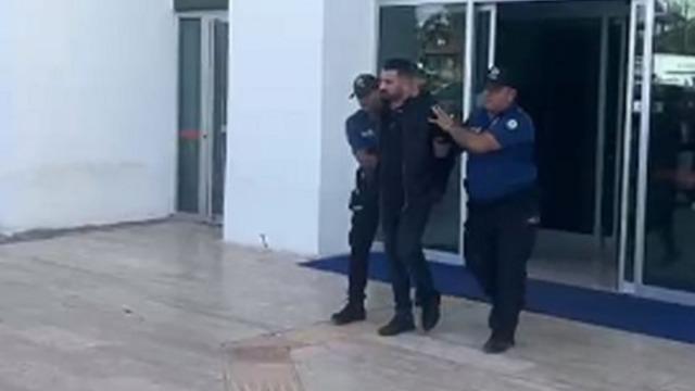 Yol verme kavgasında 1 kişiyi ayağından silahla vuran 2 şüpheli yakalandı