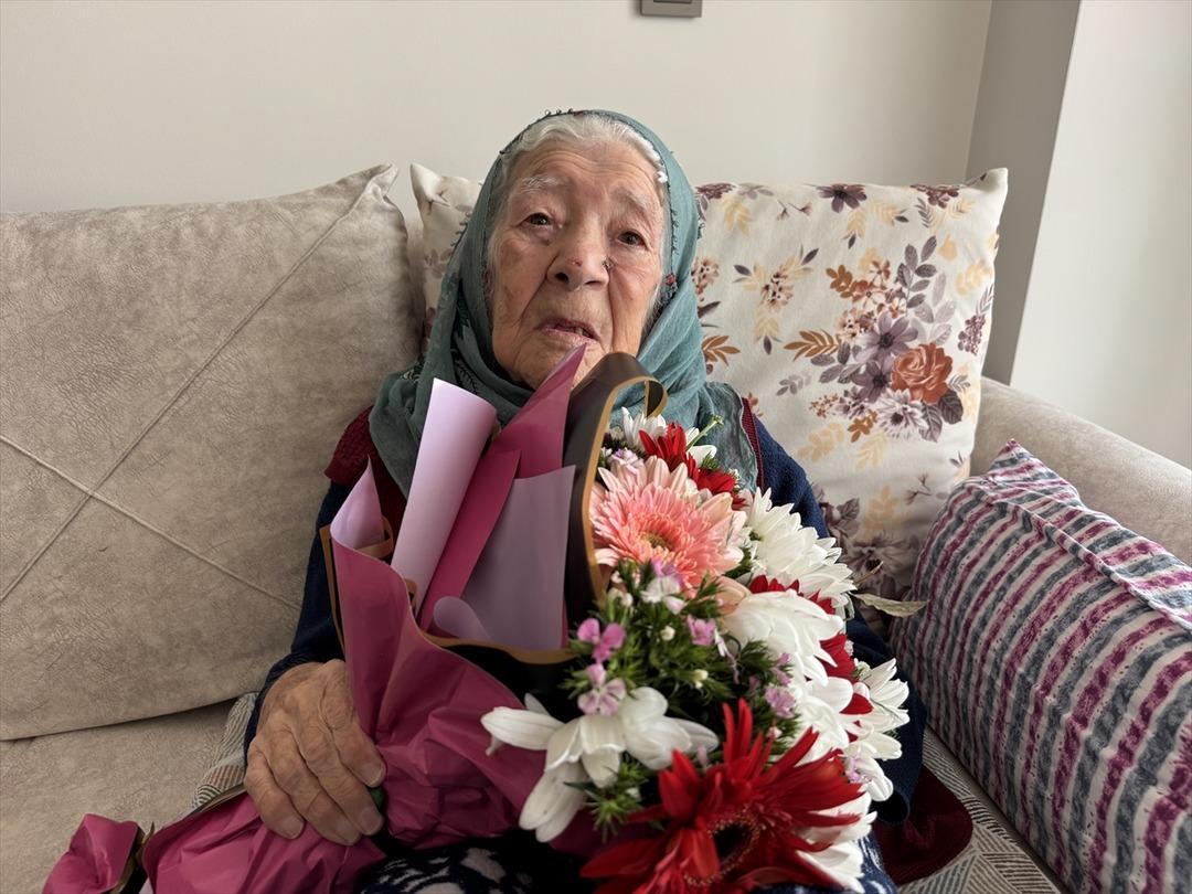 Cumhuriyet ile yaşıt Nazife nine: 102 yaşında yaşama sevinciyle yıllara meydan okuyor 1