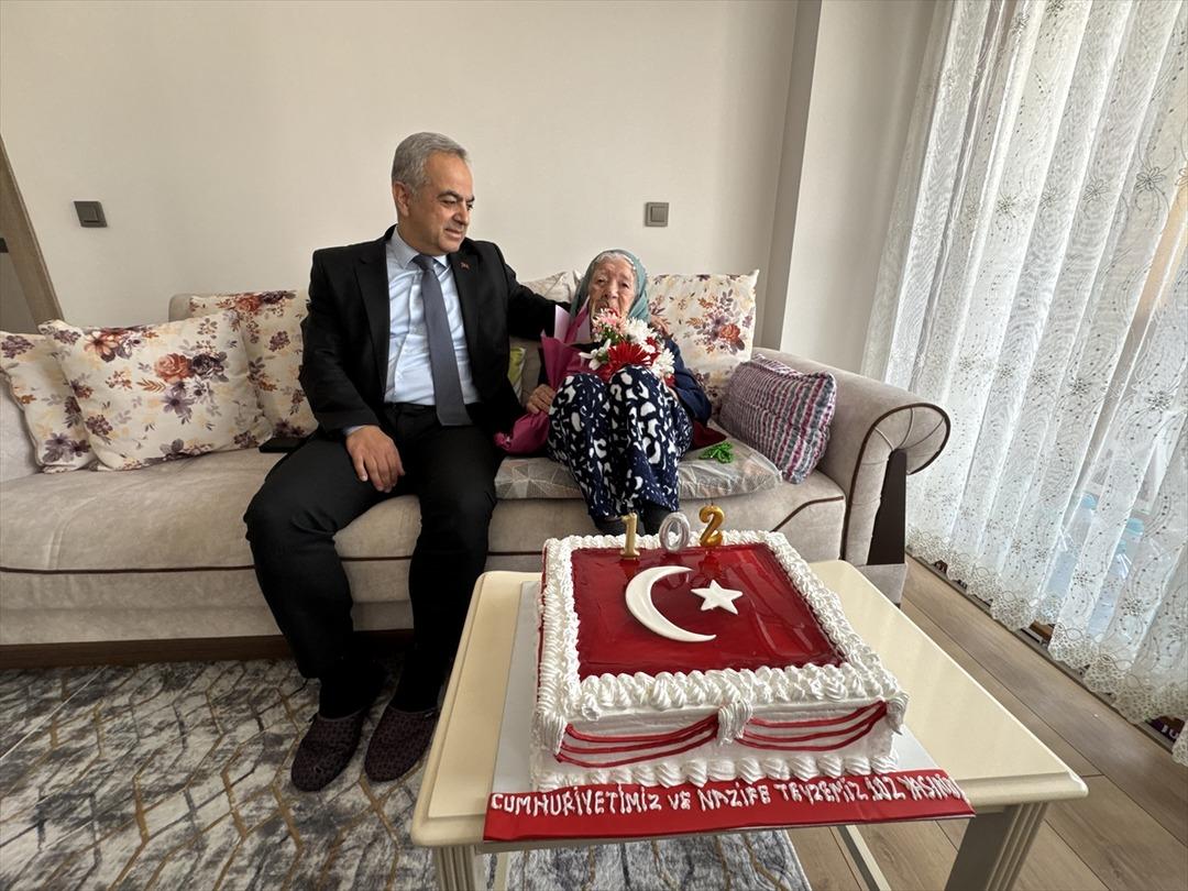 Cumhuriyet ile yaşıt Nazife nine: 102 yaşında yaşama sevinciyle yıllara meydan okuyor 8