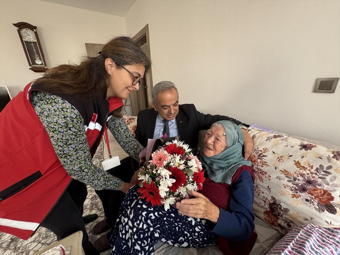 Cumhuriyet ile yaşıt Nazife nine: 102 yaşında yaşama sevinciyle yıllara meydan okuyor 9