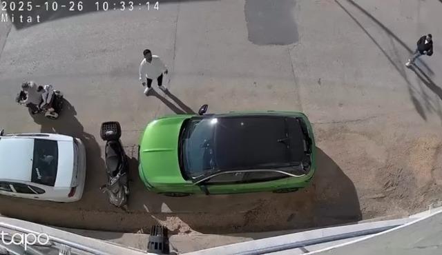 Park halindeki otomobile çarpıp hiçbir şey olmamış gibi kaçtı 1