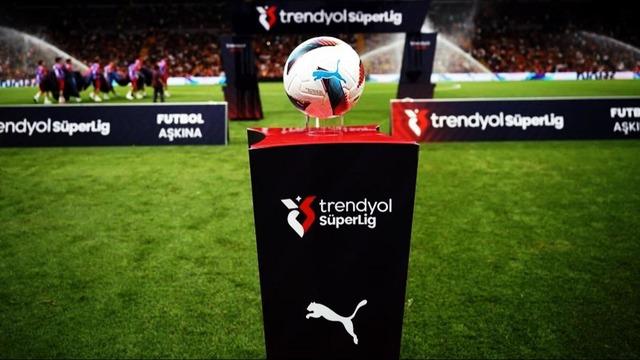 Süper Lig ekiplerinden Antalyaspor'a FIFA'dan ceza! Samuel Eto'o transferindeki maddi sıkıntılar baş ağrıttı...