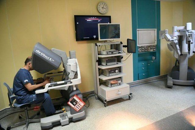 Ege Tıp’tan robotik cerrahi ile 900’üncü ameliyat