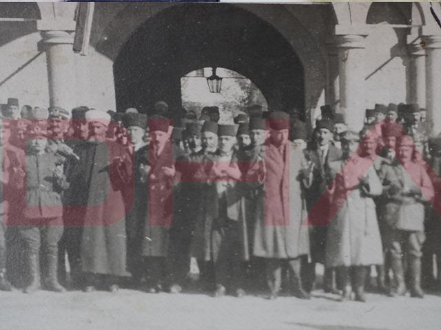 Tam 102 yıl öncesinden! Cumhuriyetin ilan edildiği anlar o karelerde... 2 tarihi fotoğrafta şükür duası