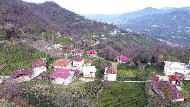 Rize’de bir köy heyelan nedeniyle boşaltılıyor