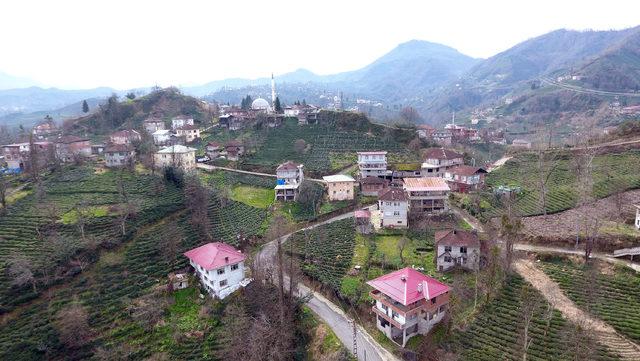 Rize’de bir köy heyelan nedeniyle boşaltılıyor