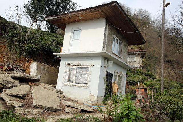 Rize’de bir köy heyelan nedeniyle boşaltılıyor