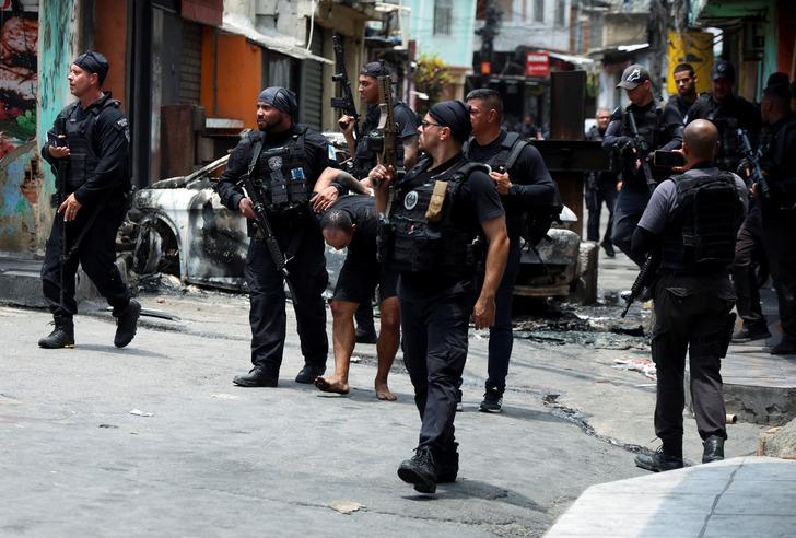 Rio de Janeiro'da polis operasyonu! Şimdiye kadar böylesi görülmemişti... 4'ü polis 119 kişi öldü G4
