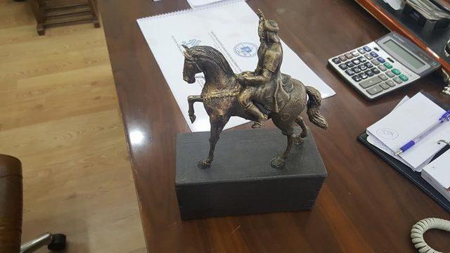 Osmangazi&rsquo;nin 3&rsquo;&uuml;nc&uuml; oğlu Pazarlı Bey&rsquo;in anıtındaki yenileme &ccedil;alışması bitti 2