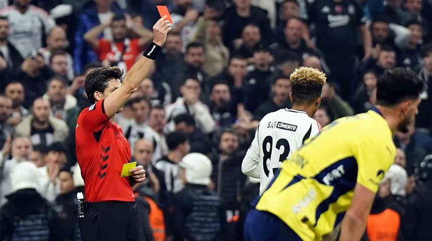 Beşiktaş ile Fenerbah&ccedil;e arasındaki son 50 derbide 34 kırmızı kart &ccedil;ıktı! Tarihi derbinin kart istatistikleri...