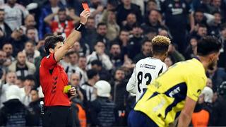 Beşiktaş ile Fenerbahçe arasındaki son 50 derbide 34 kırmızı kart çıktı! Tarihi derbinin kart istatistikleri...