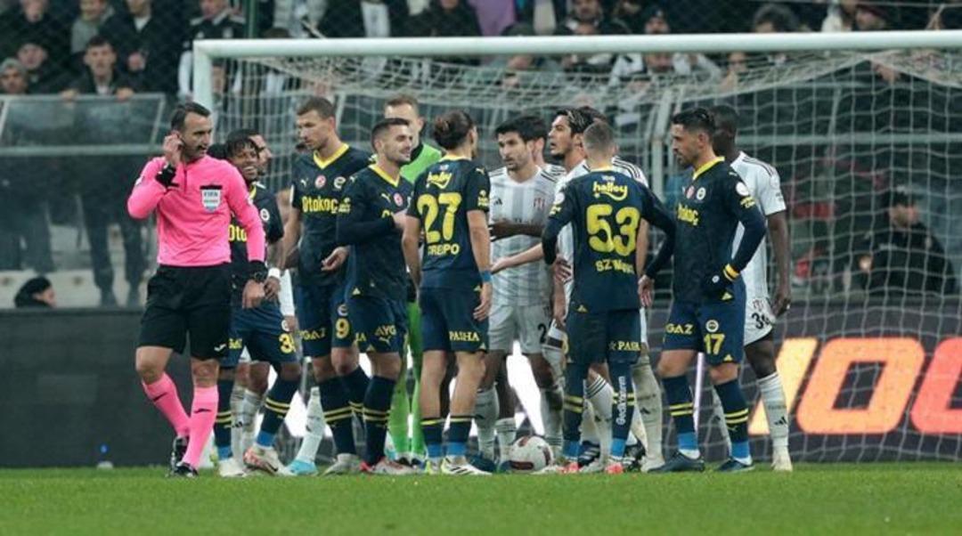 Beşiktaş ile Fenerbah&ccedil;e arasındaki son 50 derbide 34 kırmızı kart &ccedil;ıktı! Tarihi derbinin kart istatistikleri... 2