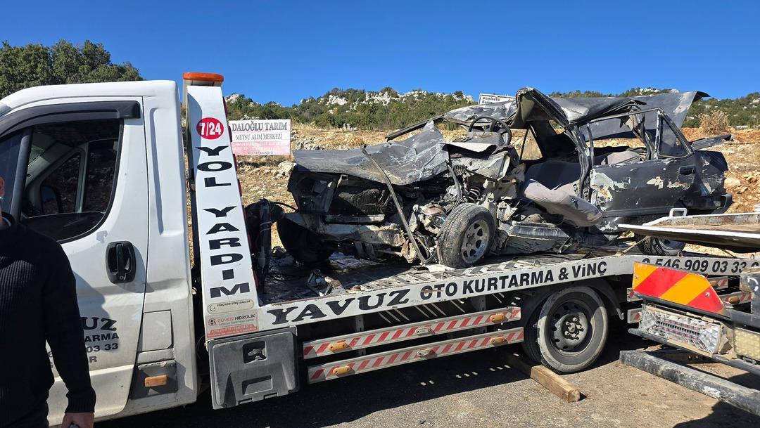 Mersin’de feci kaza! Tarım işçilerini taşıyan minibüs otomobille çarpıştı: 3 ölü, 12 yaralı! 4
