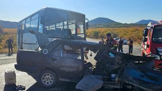 Mersin’de feci kaza! Tarım işçilerini taşıyan minibüs otomobille çarpıştı: 3 ölü, 12 yaralı!