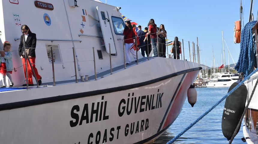 Muğla'da askeri gemiler ve botlar ziyarete açıldı