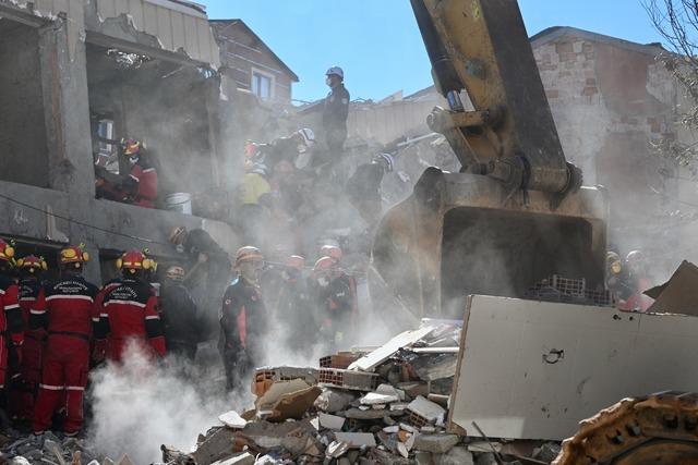 Gebze'de 7 katlı bina çöktü! Acı haber geldi