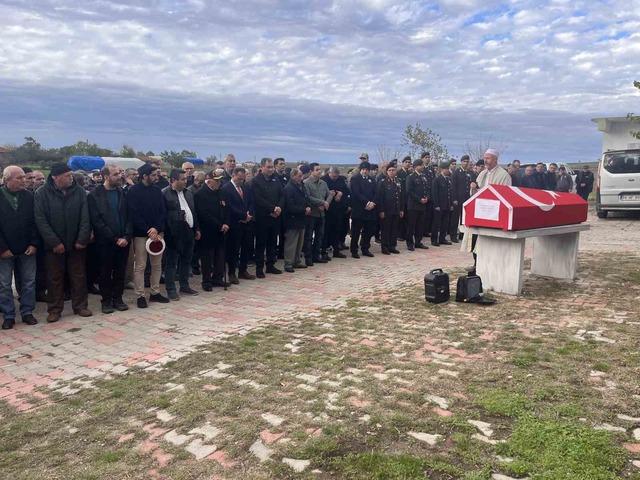 Kıbrıs gazisi son yolculuğuna uğurlandı 2