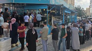 Ucuz gören koştu! Fiyatı 35 TL yaptı 'Rağbet çok iyi, kuyruk var'