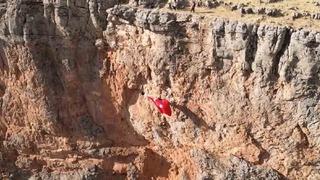 Elazığlı dağcılar kayalıklarda Türk bayrağı açtı