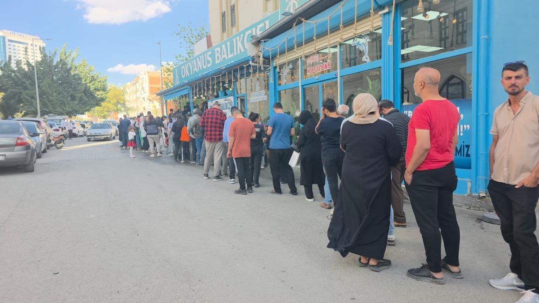 Ucuz gören koştu! Fiyatı 35 TL yaptı  Rağbet çok iyi, kuyruk var  2