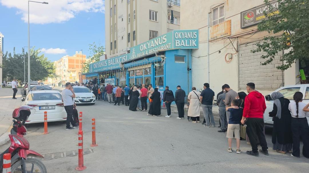 Ucuz gören koştu! Fiyatı 35 TL yaptı  Rağbet çok iyi, kuyruk var  3