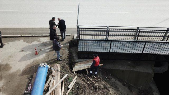 Karaca deresi üzerine yaya köprüsü yapıldı