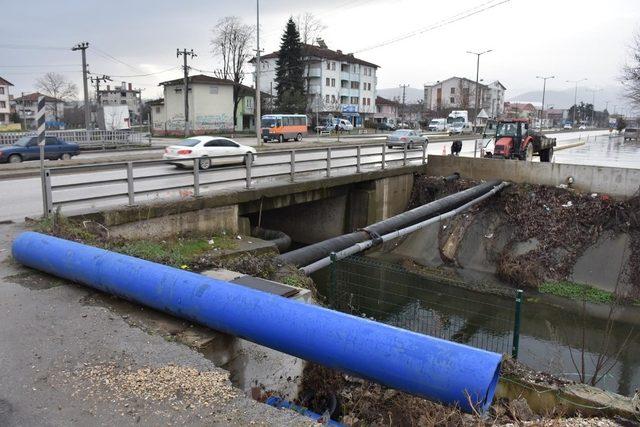 Karaca deresi üzerine yaya köprüsü yapıldı