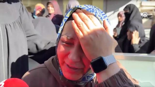 Enkazı gözyaşlarıyla izledi, söyledikleriyle kahretti... Ben böyle bir haberle mi gelecektim buraya, aklım almıyor