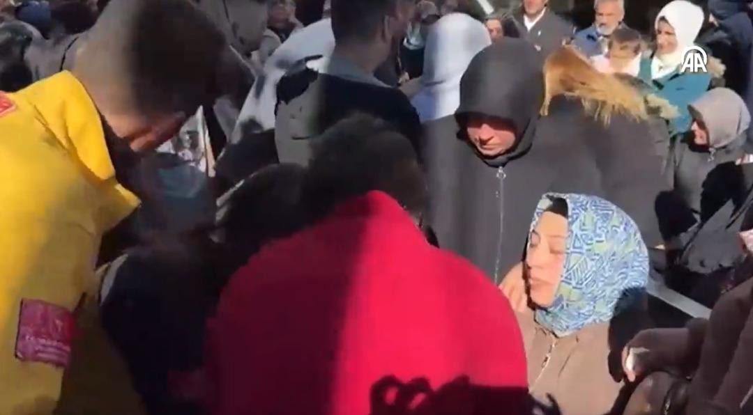 Enkazı gözyaşlarıyla izledi, söyledikleriyle kahretti... "Ben böyle bir haberle mi gelecektim buraya, aklım almıyor" 2