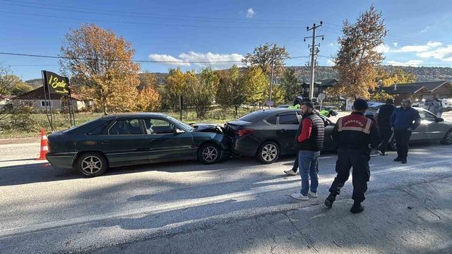 Bolu-Abant yolunda zincirleme kaza: 3 yaralı 3