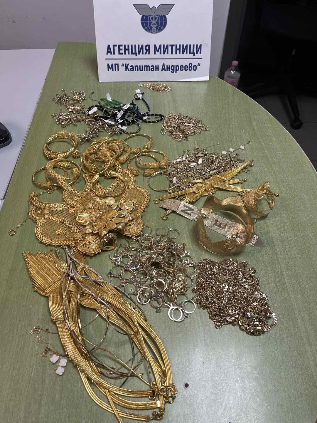 Hepsi yoğurt kovasından çıktı! Milyonlarca liralık değere sahip: Sınırda yakaladılar... 1