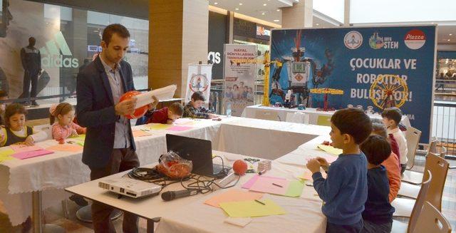 Anaokulu  minikler robotların dünyasını keşfetti