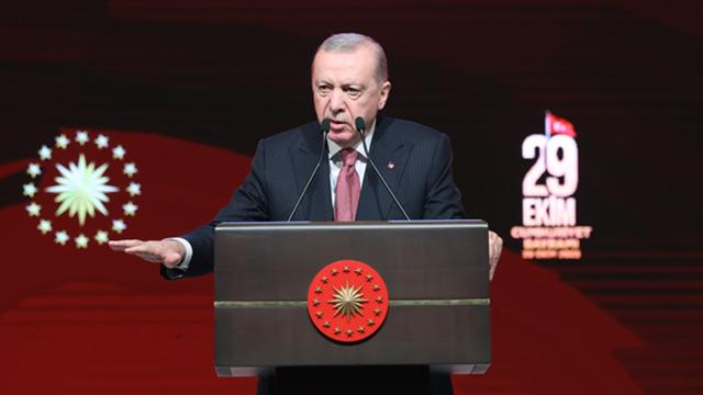 Cumhurbaşkanı Erdoğan: Türkiye Cumhuriyeti, devamlılık ilkesine dayalı kadim devlet geleneğinin en son halkasıdır