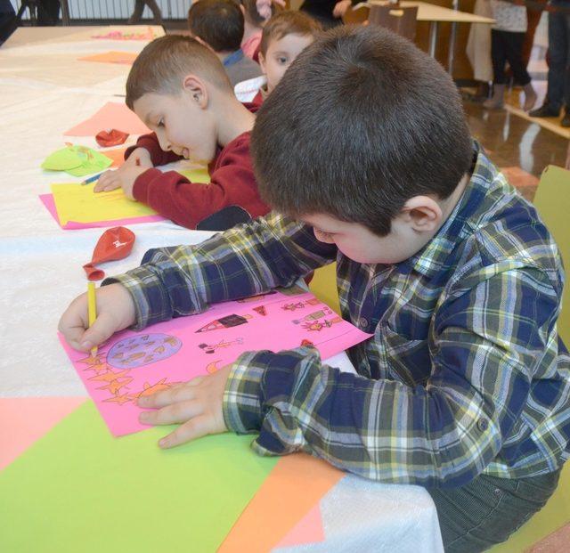 Anaokulu  minikler robotların dünyasını keşfetti