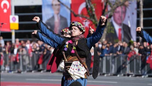 Cumhuriyet’in 102. yıl dönümü Vatan Caddesi’nde coşkuyla kutlandı 1