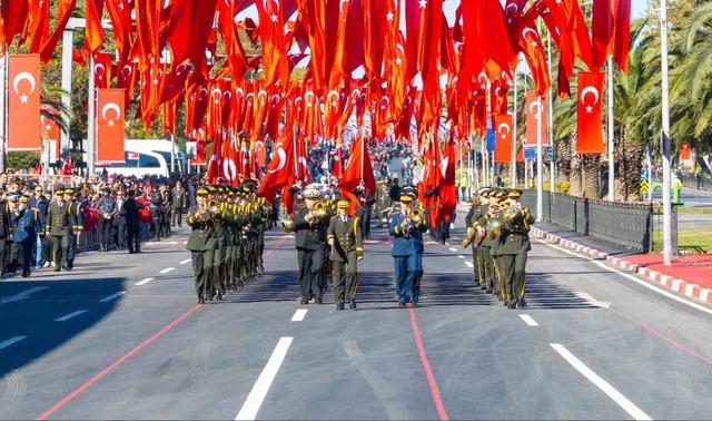 Cumhuriyet’in 102. yıl dönümü Vatan Caddesi’nde coşkuyla kutlandı 5