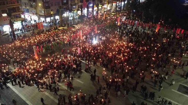 Çanakkale’de Cumhuriyet coşkusu fener alayıyla taçlandı 4